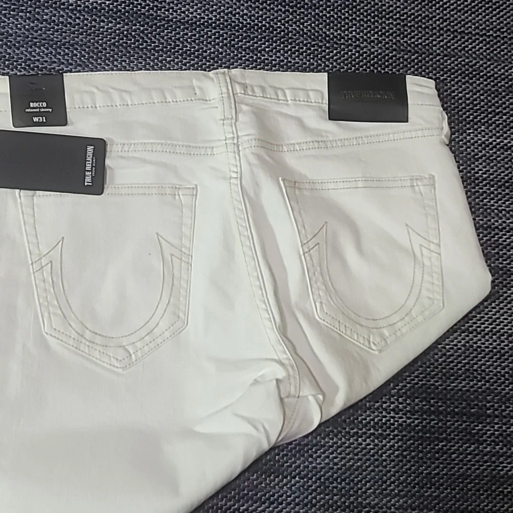 True Religion Rocco Relaxed Skinny White Jeans Comfy SZ 31x32 NWT